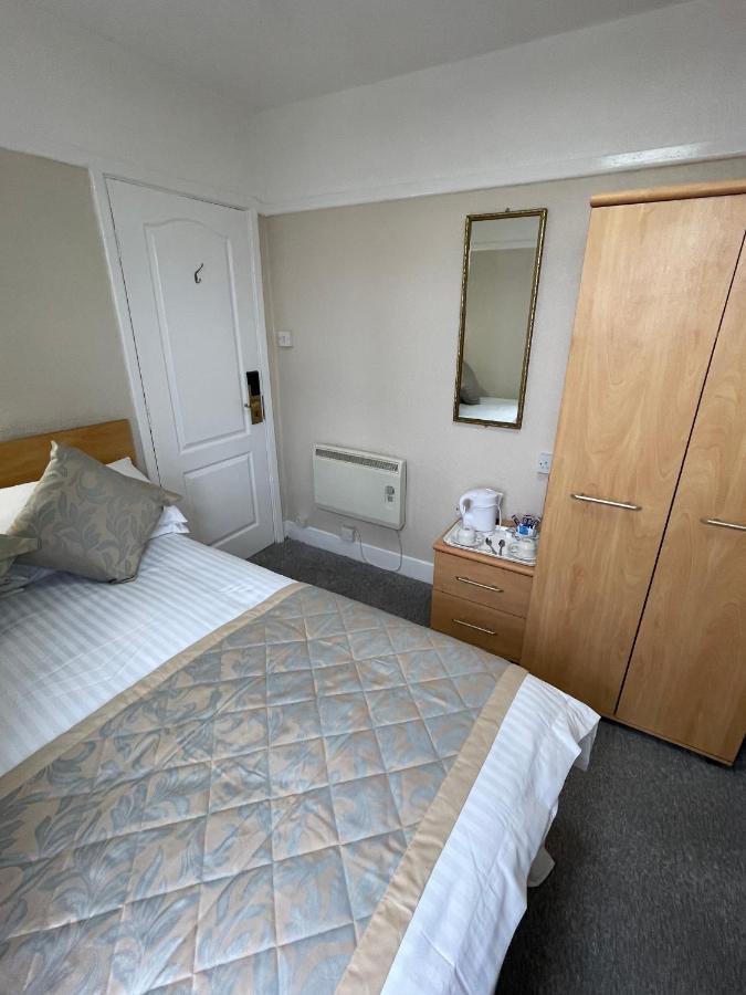 Oyo Queens Hotel, スケッグネス 部屋 写真